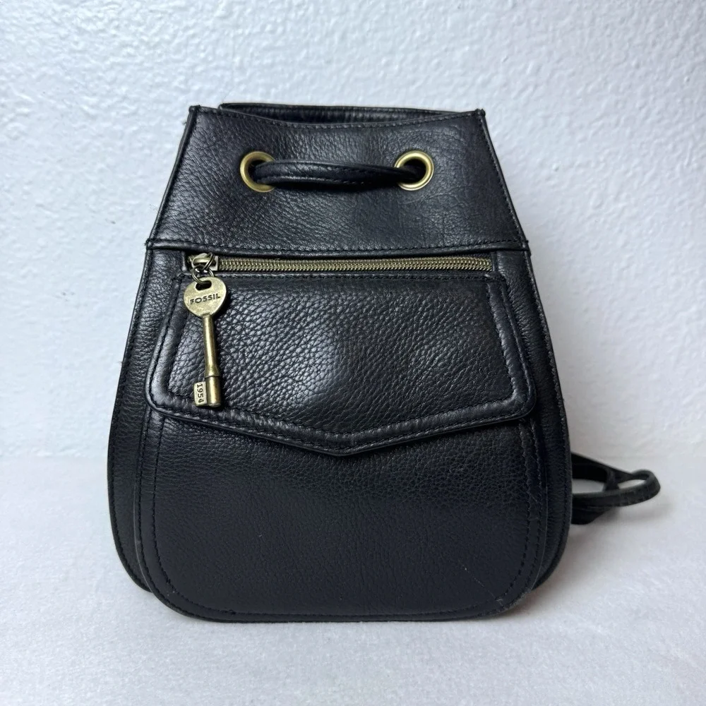 Vintage Fossil Black Leather Backpack Cinch Bag Purse Key Zipper Classic Minimal